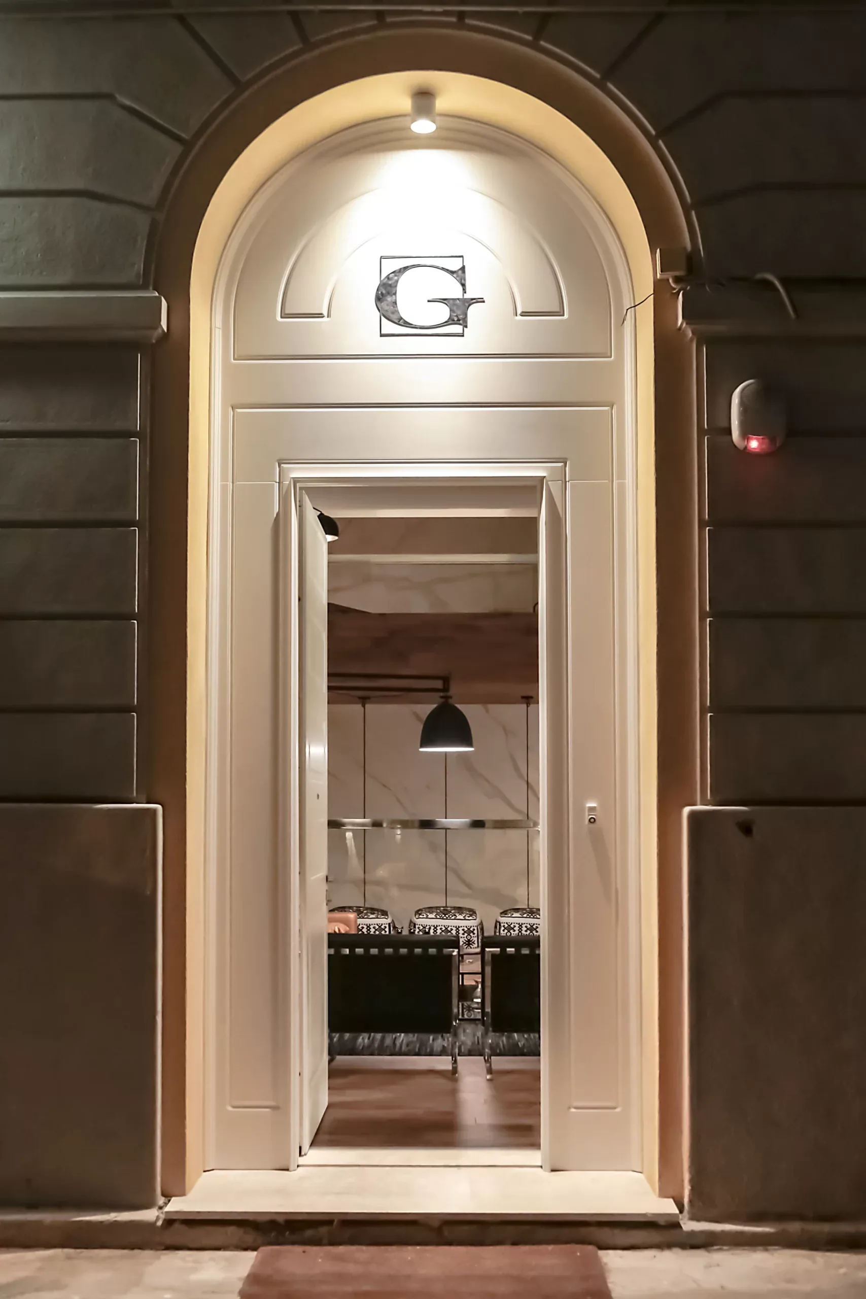 Design apartment in Cagliari — Loft 360, vertical interior detail, designed by Gatti/Piu (photo 2)