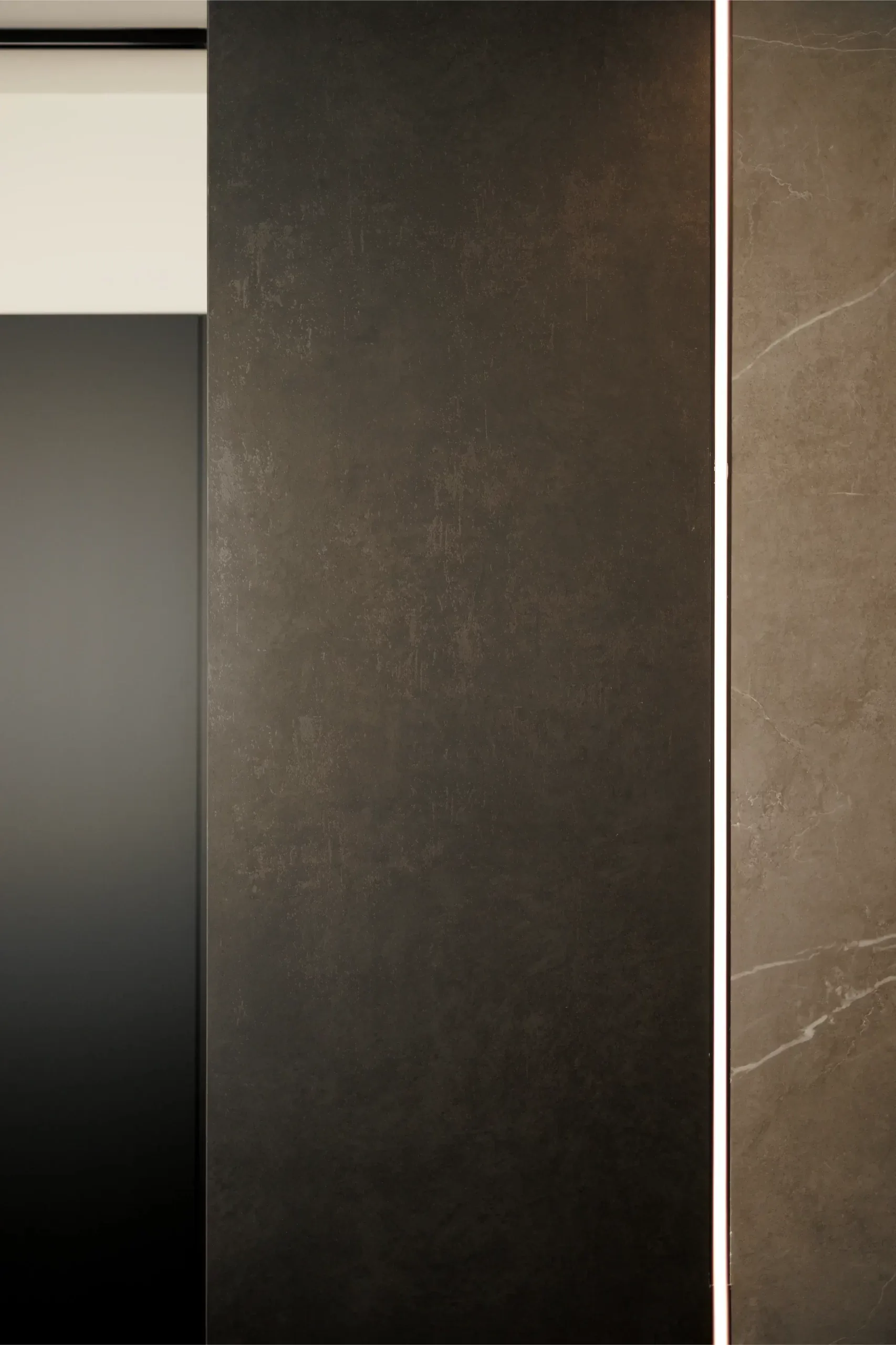 Design apartment in Selargius — Manin 43, vertical interior detail, designed by Gatti/Piu (photo 2)