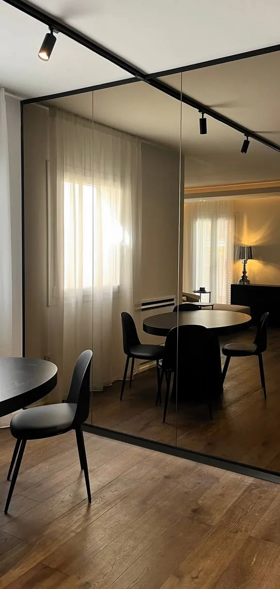 Design apartment in Selargius — Manin 43, vertical interior detail, designed by Gatti/Piu (photo 3)