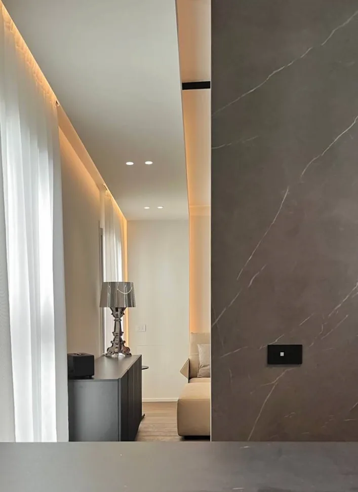 Design apartment in Selargius — Manin 43, vertical interior detail, designed by Gatti/Piu (photo 4)