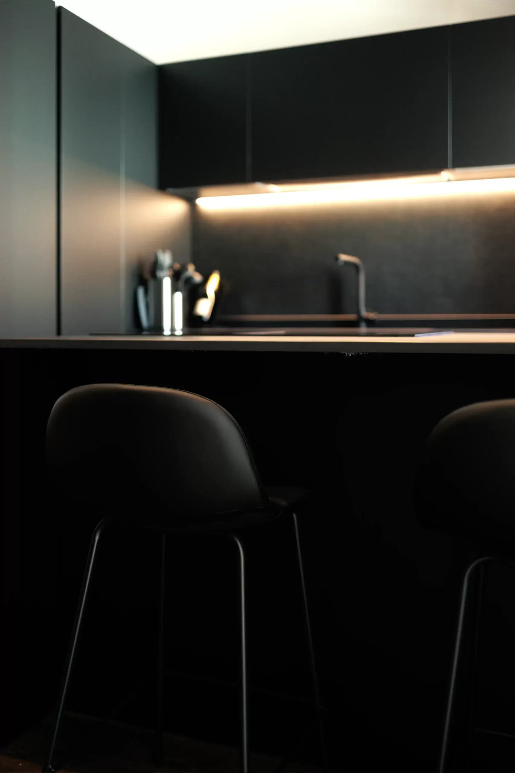 Design apartment in Selargius — Manin 43, vertical interior detail, designed by Gatti/Piu (photo 7)
