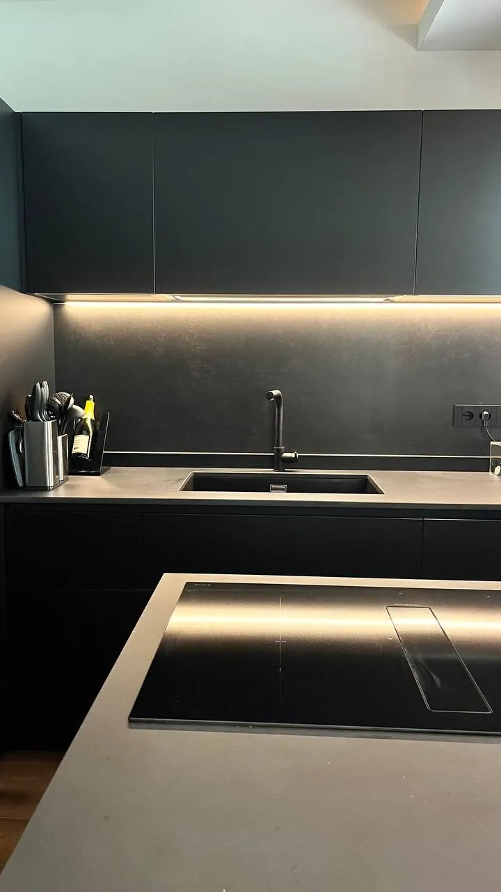 Design apartment in Selargius — Manin 43, vertical interior detail, designed by Gatti/Piu (photo 8)