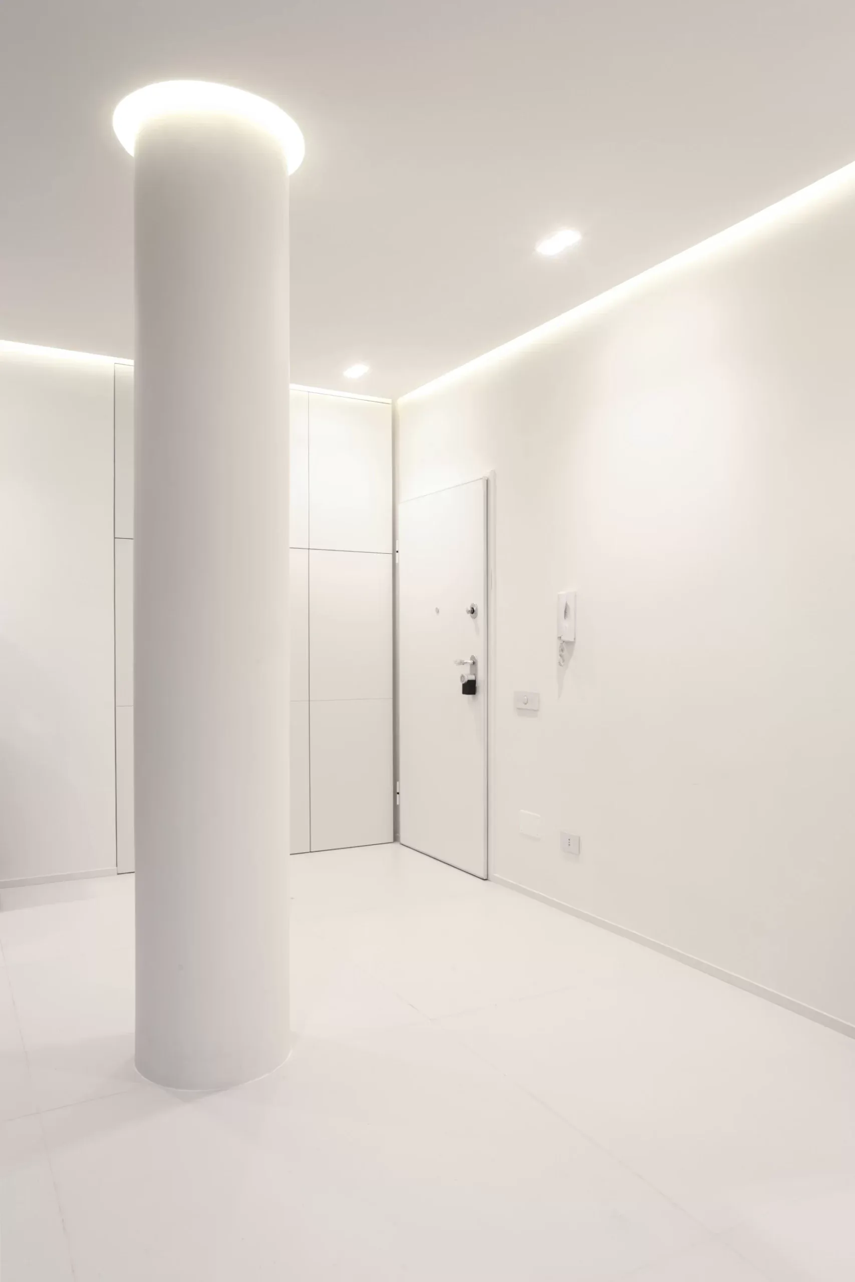 Design apartment in Cagliari — Via Caboni, vertical interior detail, designed by Gatti/Piu (photo 2)