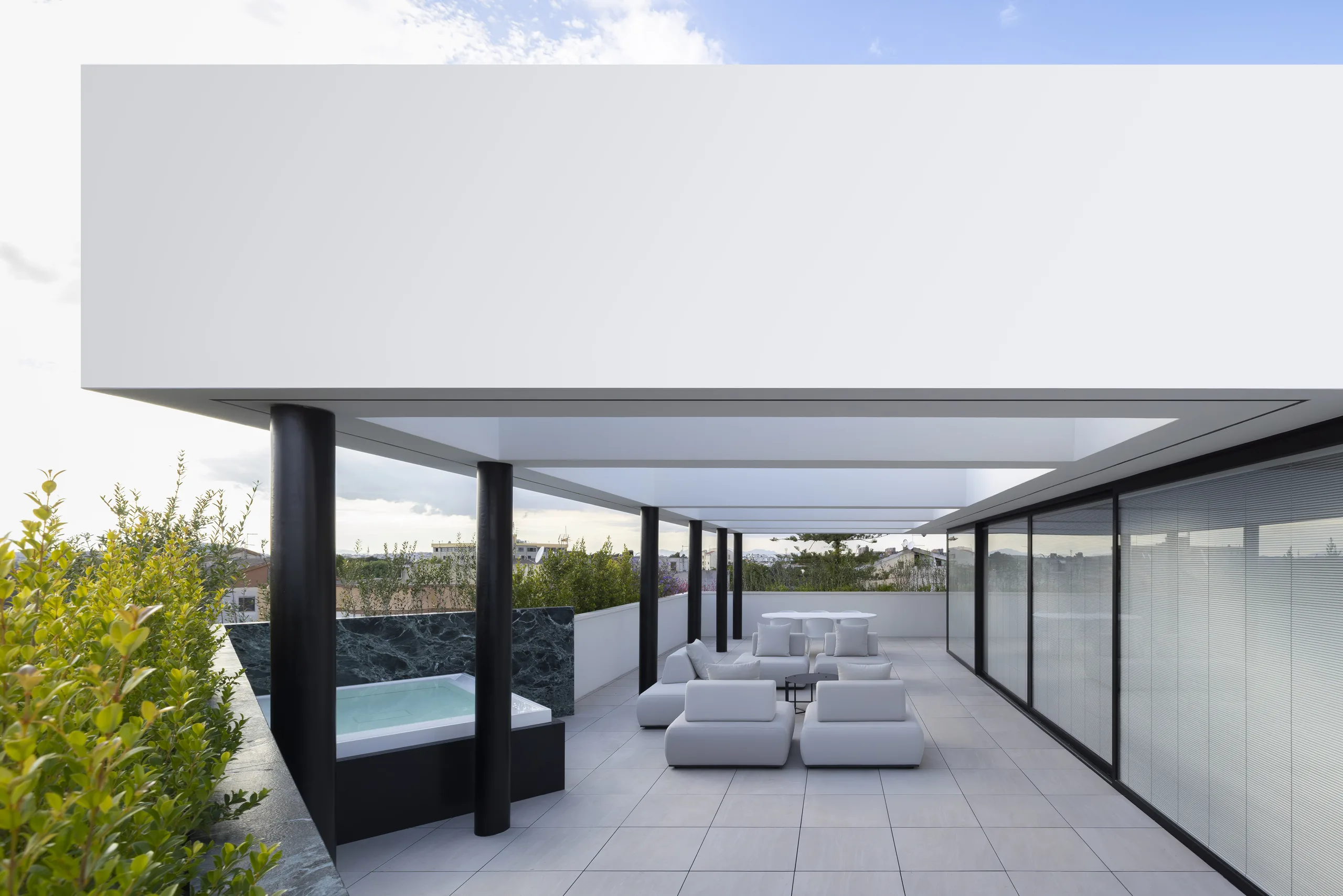 perimeter planter on the terrace of a renovated apartment in Selargius