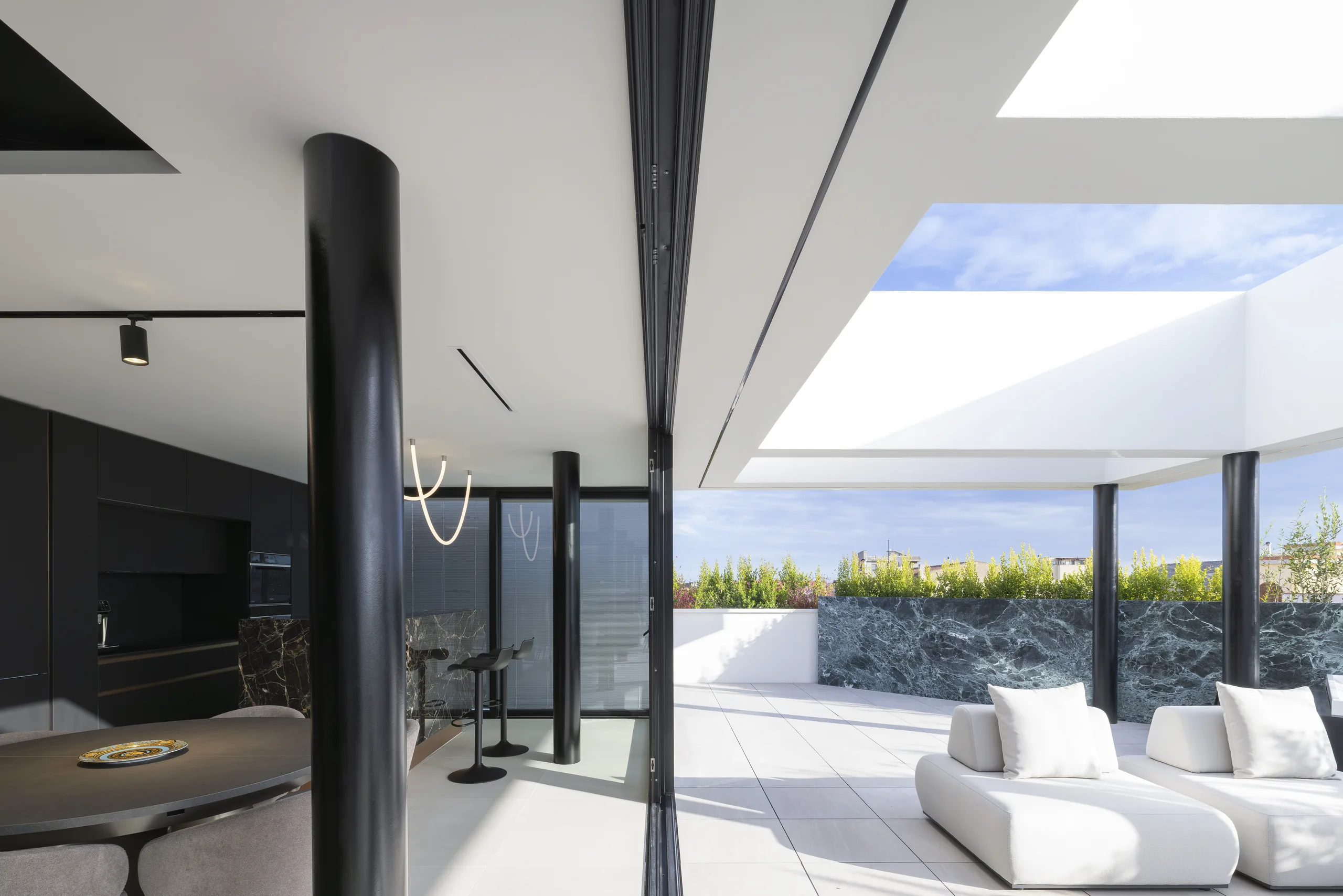 Selargius penthouse kitchen with dark finishes and marble details