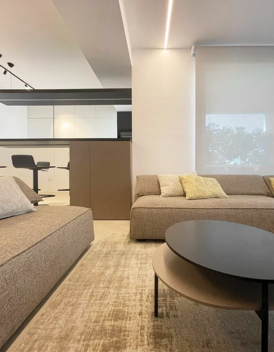 Premium penthouse in Cagliari — Via Della Pineta, vertical interior detail, designed by Gatti/Piu (photo 8)
