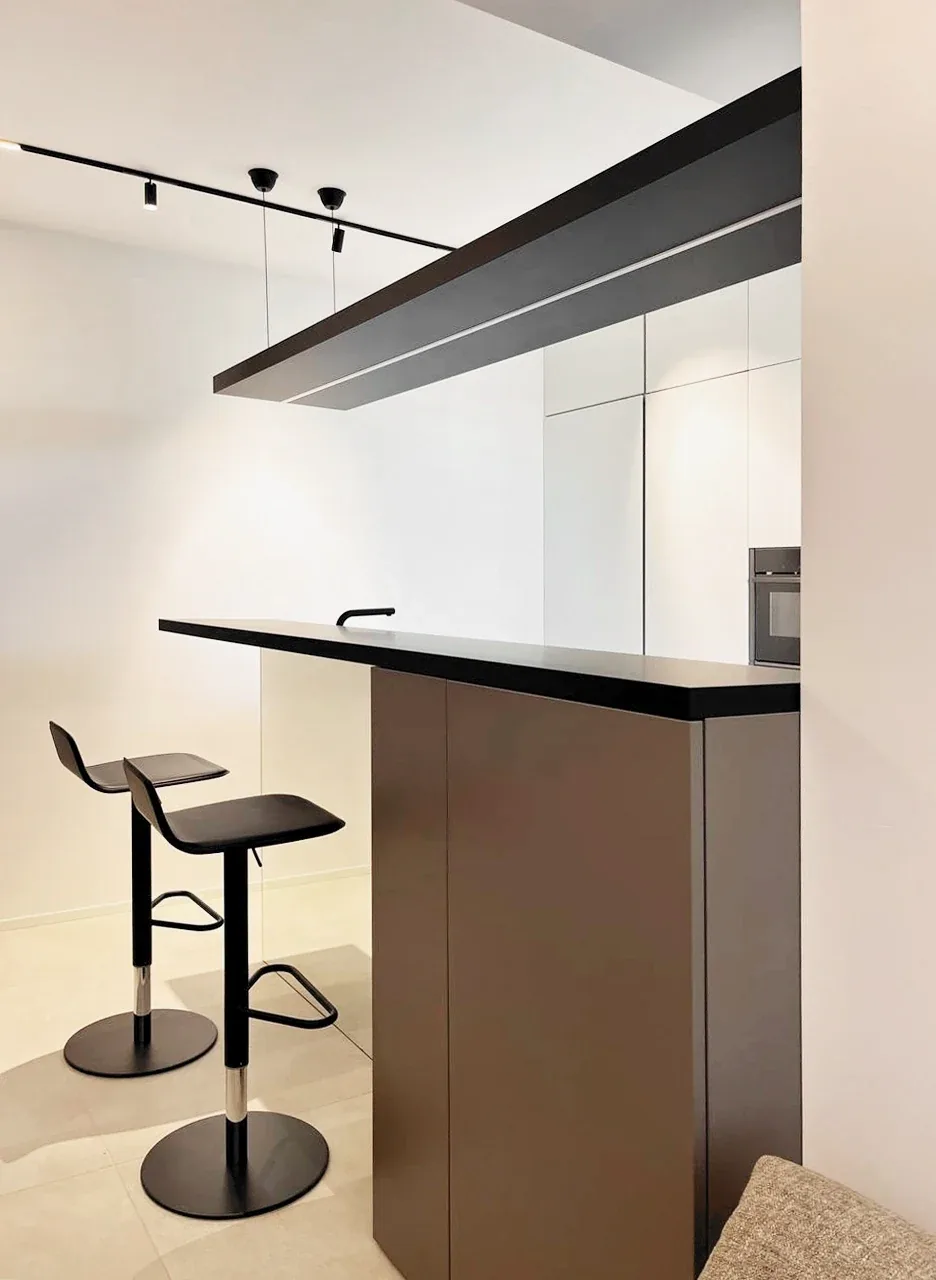 Premium penthouse in Cagliari — Via Della Pineta, vertical interior detail, designed by Gatti/Piu (photo 10)