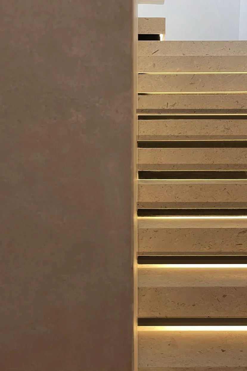 Premium penthouse in Cagliari — Via Della Pineta, vertical interior detail, designed by Gatti/Piu (photo 14)