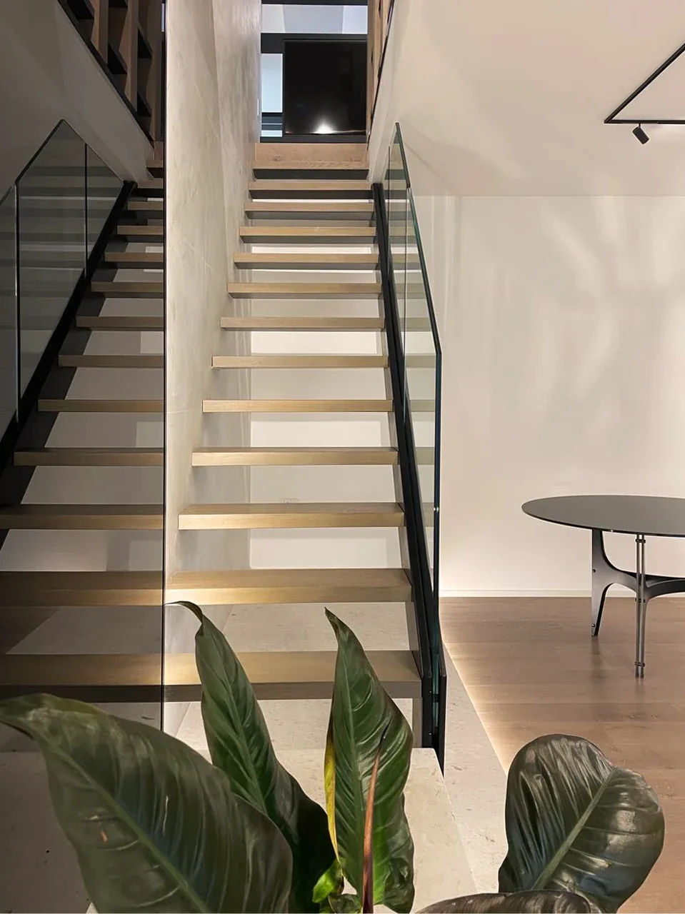 Premium penthouse in Cagliari — Via Della Pineta, vertical interior detail, designed by Gatti/Piu (photo 15)