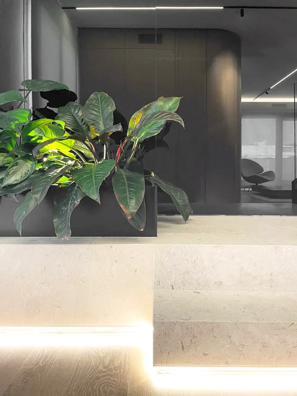 Premium penthouse in Cagliari — Via Della Pineta, vertical interior detail, designed by Gatti/Piu (photo 16)