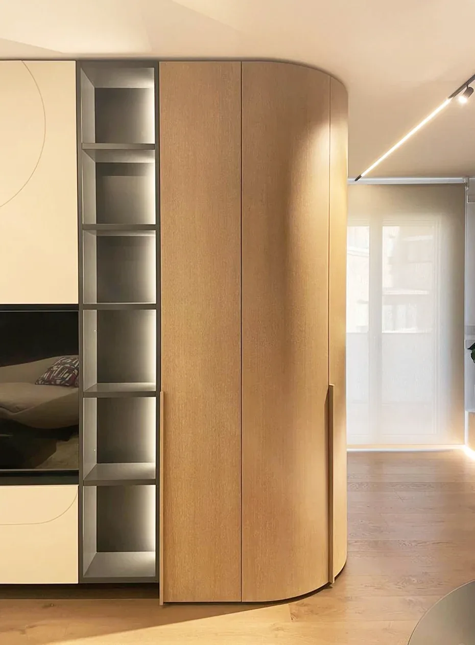Premium penthouse in Cagliari — Via Della Pineta, vertical interior detail, designed by Gatti/Piu (photo 18)