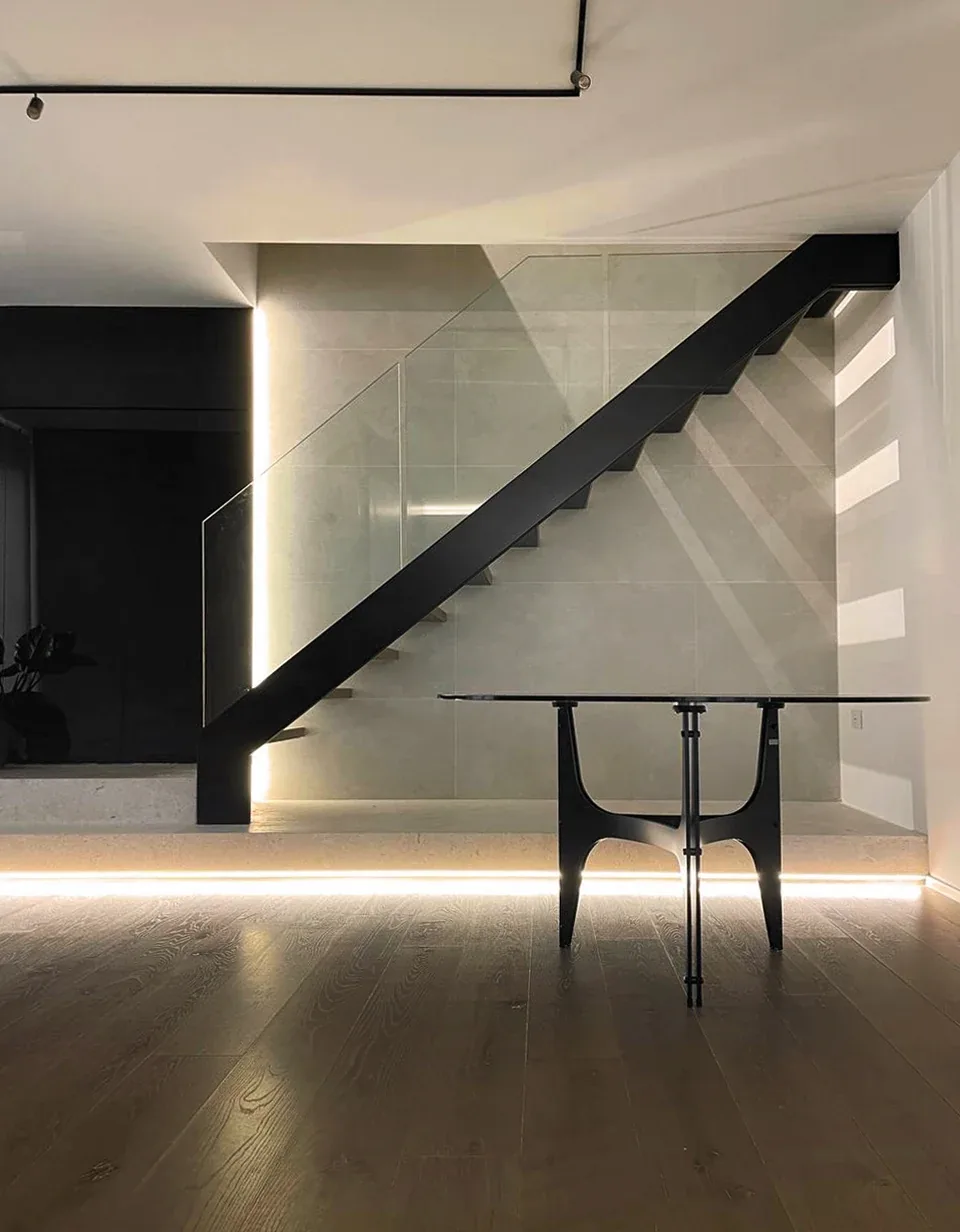 Premium penthouse in Cagliari — Via Della Pineta, vertical interior detail, designed by Gatti/Piu (photo 20)