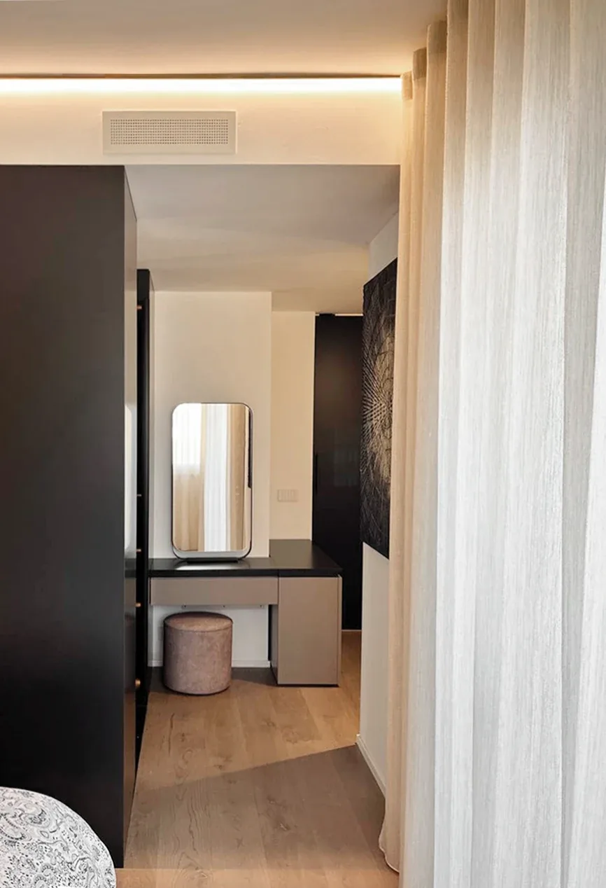 Premium penthouse in Cagliari — Via Della Pineta, vertical interior detail, designed by Gatti/Piu (photo 23)