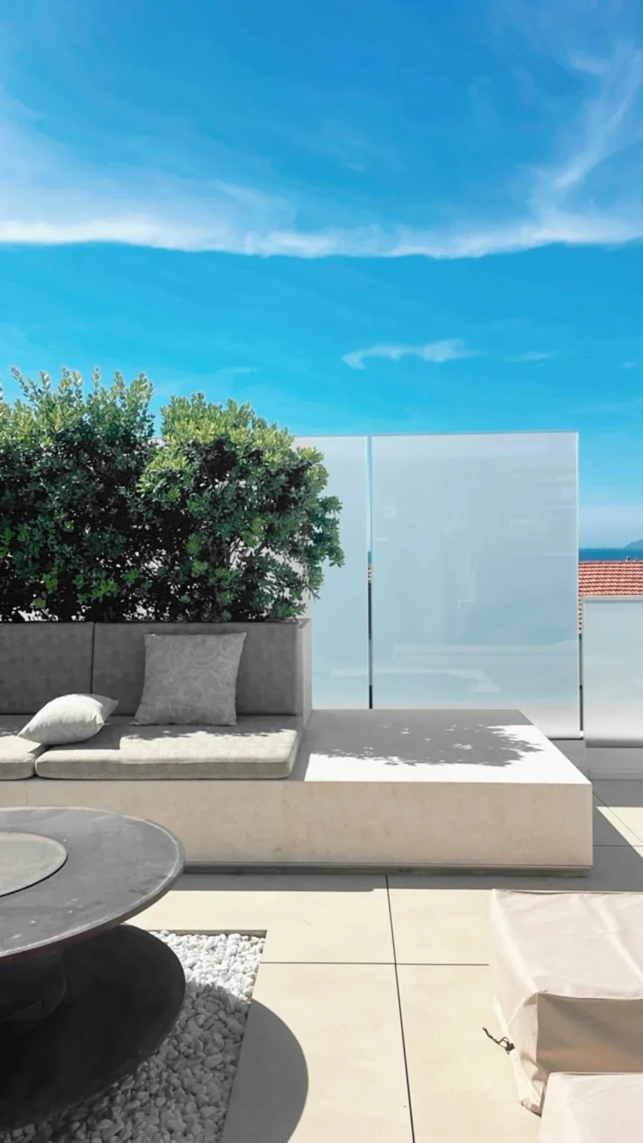 Premium penthouse in Cagliari — Via Della Pineta, vertical interior detail, designed by Gatti/Piu (photo 28)