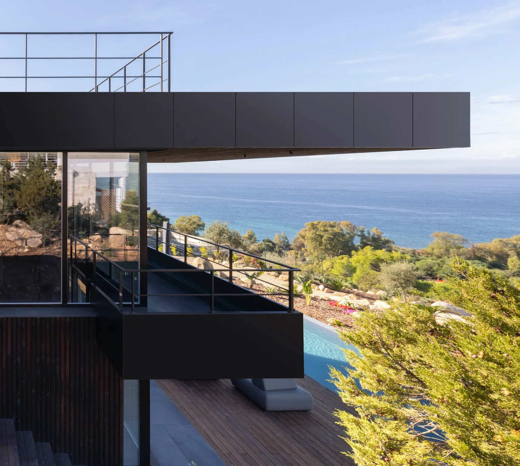 Luxury villa in Quartu Sant'Elena — TM2, view of the spaces, designed by Gatti/Piu (photo 2)