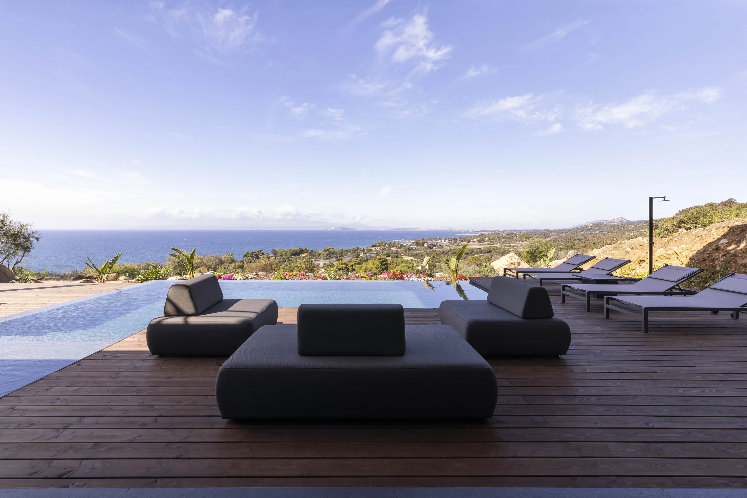 Luxury villa in Quartu Sant'Elena — TM2, view of the spaces, designed by Gatti/Piu (photo 7)